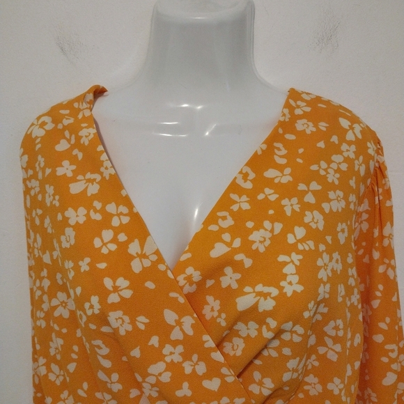 Lane Bryant - Long Sleeves Surplice Neck Shirred Waist Crop Blouse - Picture 4 of 16